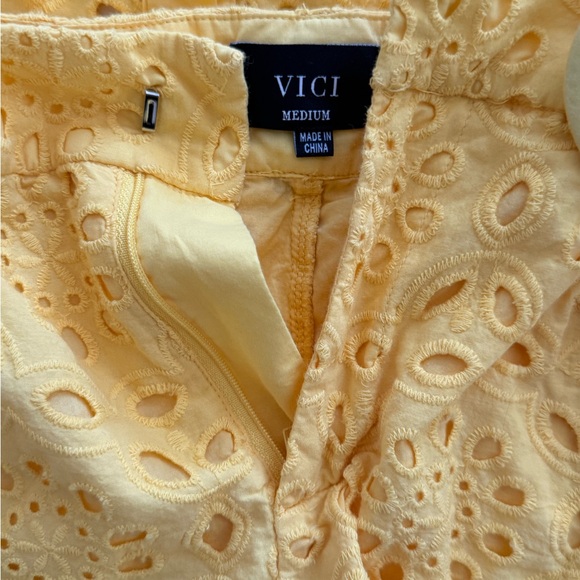 Vici Sunlit Yellow Eyelet Set - Picture 9 of 10